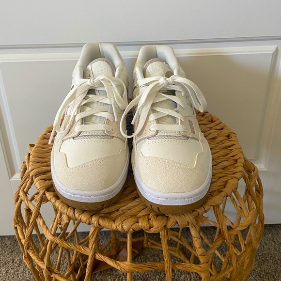 **SOLD** Women’s NEW BALANCE 550 court shoes size 6.5 - Picture 4 of 7